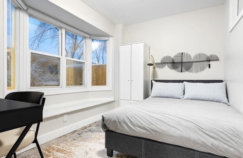 Ottawa Division Bed & Breakfast | 14 minutes from downtown, brand new home in Ottawa