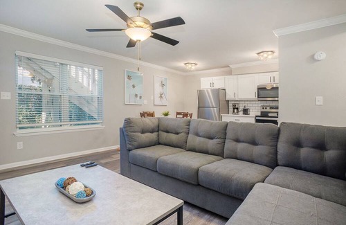 Bayview Apartment | Hillside Cove - Anchor Suite