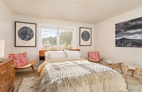 Nambe Pueblo House | Tesuque Adobe w/ Open Mountain & Valley Views