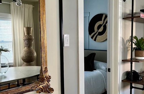 North Center Apartment | Avondale Oasis Beautiful + Bright Condo Logan Square/Avondale