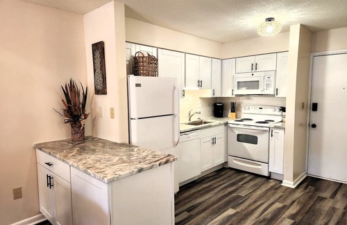 Folly Field Condo | SANDLAPPERS Folly Field Beach, Hilton Head at Fiddler's Cove walk to the beach