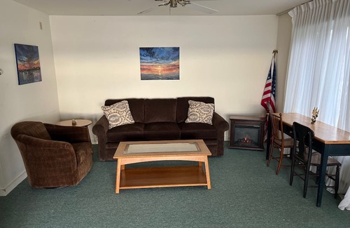 Charlotte Cottage | Solar Eclipse, Charming lakeside 2-bedroom cottage in lovely Charlotte, Vermont