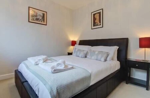 Stamford House | Central Retreat: 2-Bed, Exposed Beams