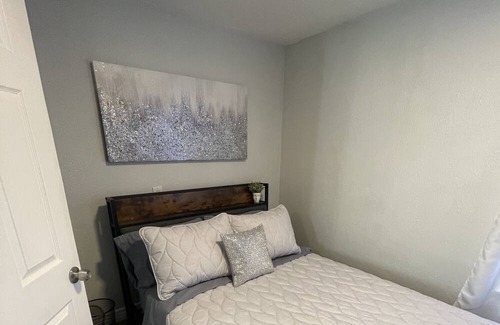 Ogden House | Stylish and centrally located two bedroom house in Ogden with AC, WiFi,
