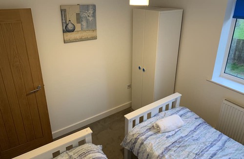 Sidcot House | Lovely modern house in area of outstanding natural beauty. 16mins from airport.