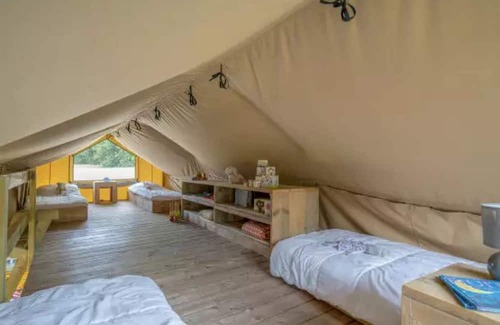 Saint-Julien-des-Landes House | Camping 5 étoiles - Piscine - eec0bg