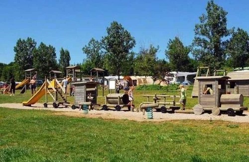 Canet-de-Salars House | Camping 4 étoiles - Parc aquatique - eeeaha