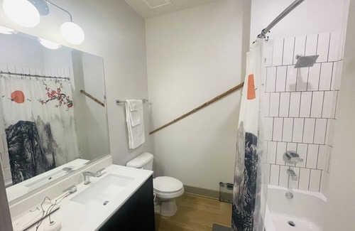 Westside Apartment | Modern Feng Shui Japanese Studio Suite - FREE PARKING