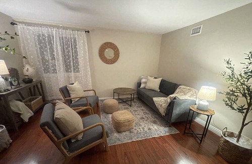 Bonita House | Near Claremont La Verne College near highways 10 57 210 memory foam Queen's bed