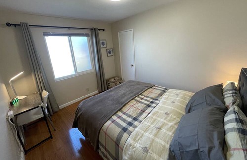 Bonita House | Near Claremont La Verne College near highways 10 57 210 memory foam Queen's bed