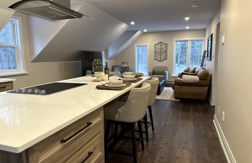 Milton Cottage | Beautiful Cozy Country Cottage 5 Minutes From 401 Guelph Line