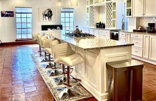 El Paso House | Huge Multifamily Haciendo Home w/ Pool and Scenic Views of El Paso