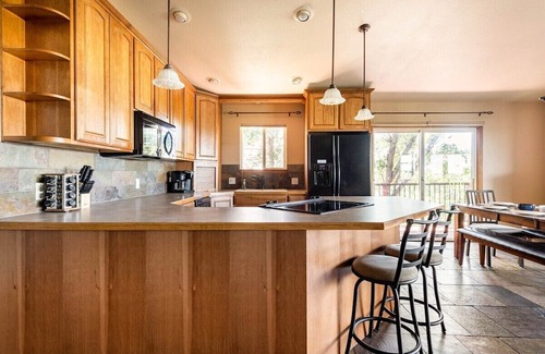 Castle Rock House | Vintage View House | Hot Tub | Castle Rock | I-25
