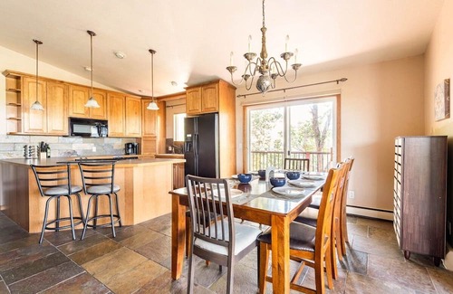 Castle Rock House | Vintage View House | Hot Tub | Castle Rock | I-25