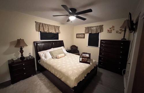 Glens Falls House | Saratoga Track Rental in Glens Falls