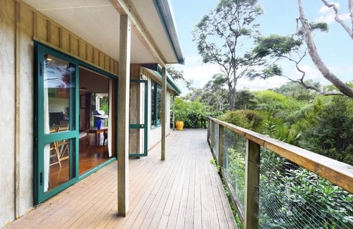 Tawharanui House | A slice of paradise. Kiwi Bach settled in native bush & just 2 mins the beach