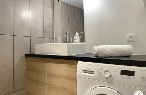 Downtown Le Havre Apartment | l'Orient-Express - Jacuzzi SPA - Parking - Loft