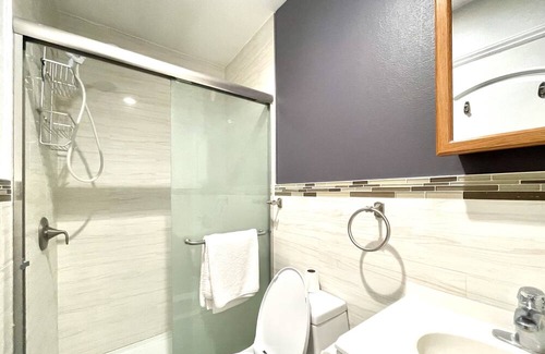 Westminster House | A peaceful private room, perfect for vacation and traveling. Located near Disney