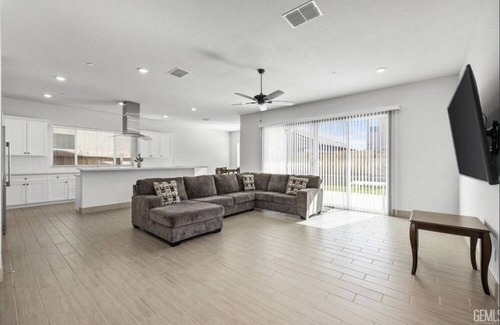 Merced House | Beautiful 3 bedroom house 1 minute away from UC Merced