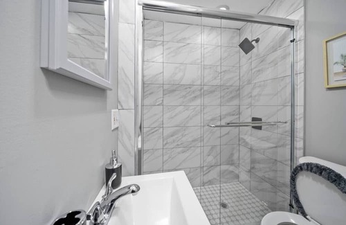Rochester House | Urban Elegance Retreat in Downtown Rochester