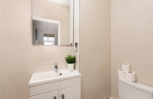 North Kensington Apartment | Ladbroke Grove 2 Bed