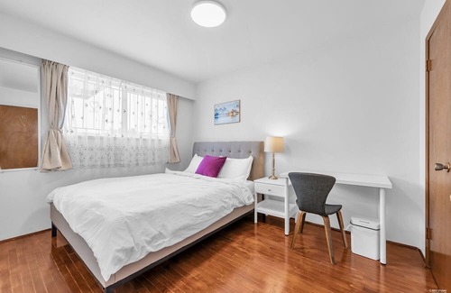 Sunset House | Peaceful and Comfy Suite Urban Haven Retreat