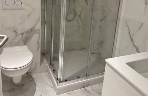 Charenton-le-Pont Apartment | Deux Pièces Avec Extérieure en Plein Centre Ville