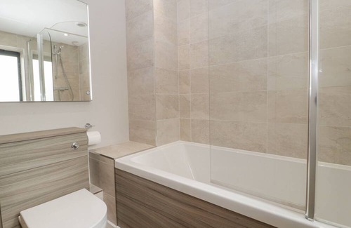 Newent Cottage | MEDLANDS, pet friendly, with a garden in Newent