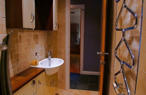 Perth Apartment | Lovely 1-bedroom flat near city centre.