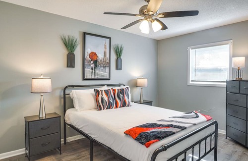 Manchester Apartment | Pet-Friendly Manchester Apartment w/ Pool Access!