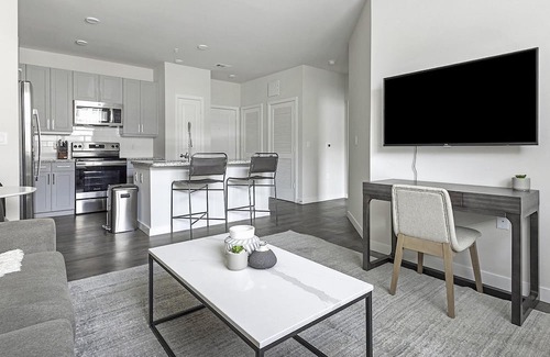 Spring Branch East Apartment | Modern Apartment in Prime Location (ID1403X432)