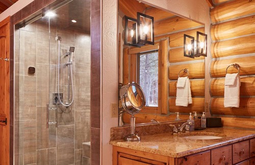 Grantsdale Cabin | Riverfront Suite at The Bitterroot Mile Club