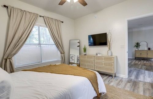 Buckhead Condo | Luxe Atlanta Condo w/ Patio ~ 7 Mi to Downtown!