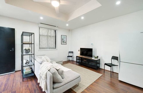 Woolloomooloo Apartment | Cute & Cosy - Walk to City, Harbour and Museum