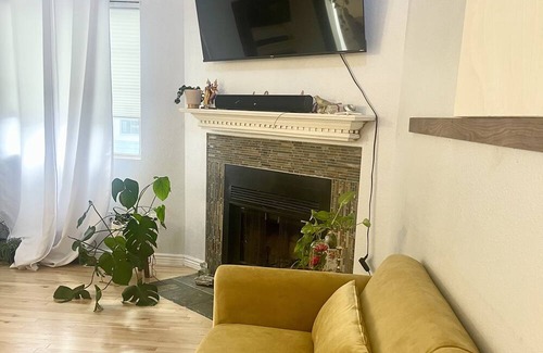Thornton House | Modern 3 bed/2bath Townhome w 2 carports. 65inch TV/Fireplace/Wood Floors