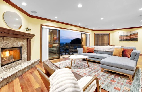 Eagle Rock House | Fyler by AvantStay | Hillside Home w/ View | Monthly Discount