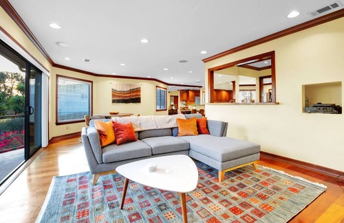 Eagle Rock House | Fyler by AvantStay | Hillside Home w/ View | Monthly Discount