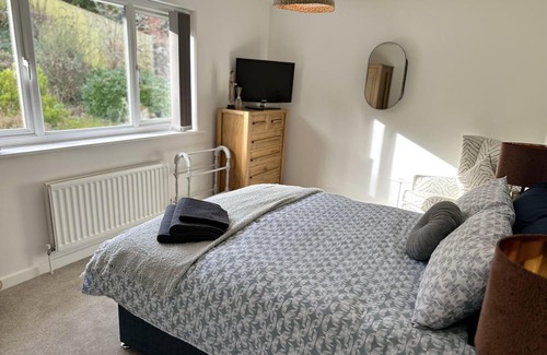 Corfe House | Impeccable 4-Bed House in Bournemouth