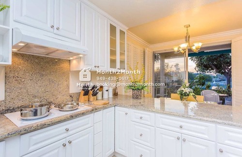 Woodbridge House | Lakefront Retreat #185