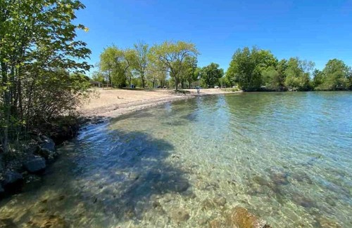 Alcona Cottage | nCottage Casablanca Villa all year round, steps from lake Simco,Innisfil Beachn