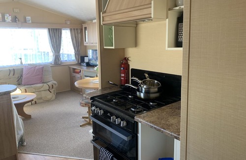 Clacton-on-Sea Ski Chalet | Lovely 2 Bed Chalet in Clacton-on-Sea