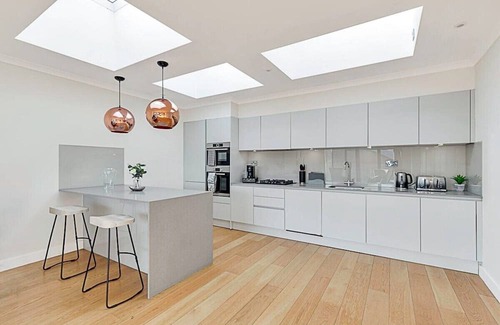 Syon Apartment | 2 Bedroom Penthouse in Brentford