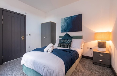 Hartlepool Apartment | Victoria Apartment 1: Contractor's Choice 3BR in Hartlepool