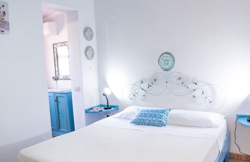 Costa Rei Villa | Beautiful villa 30mt from the sea with big garden, bbq, parking, wi-fi, Netflix