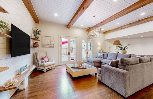 King City House | Sun-drenched coastal escape with great patio, yard, & W/D - near beaches & golf