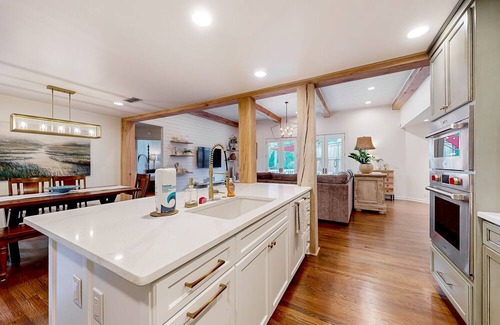 King City House | Sun-drenched coastal escape with great patio, yard, & W/D - near beaches & golf