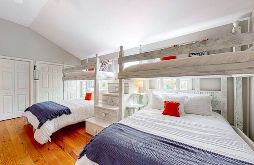 King City House | Sun-drenched coastal escape with great patio, yard, & W/D - near beaches & golf