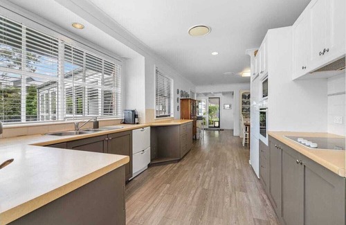Lake Macquarie City Council House | Entire House Lakeside, panoramic water views, private Pool, 500m to boat ramp