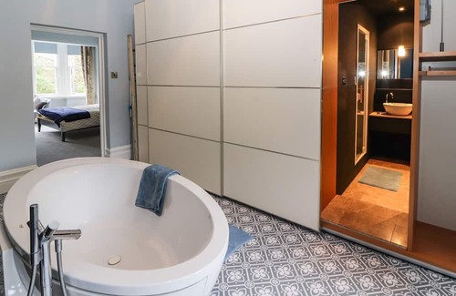 Carlisle Cottage | 22 CHATSWORTH SQUARE, family friendly, with hot tub in Carlisle