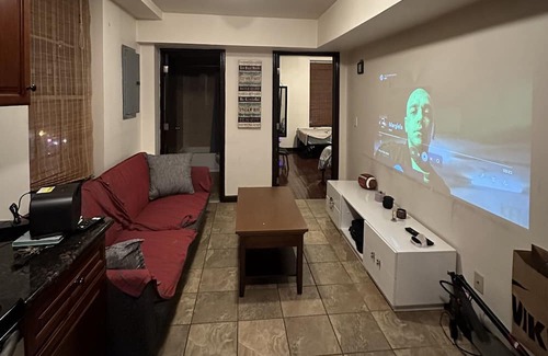 Center City East Apartment | Cozy room in old city! 5 minutes famous restaurants and historical places!